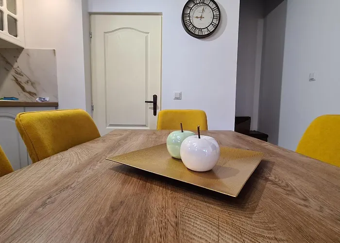 Lazarov - Luxury One And Two Bedroom Apartment *