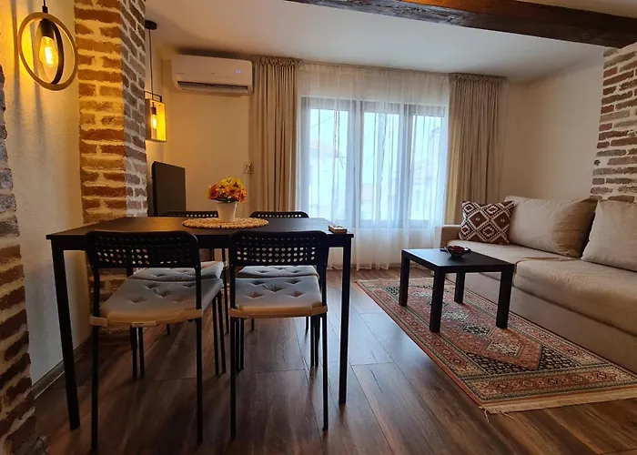 Lazarov - Luxury One And Two Bedroom Apartment *